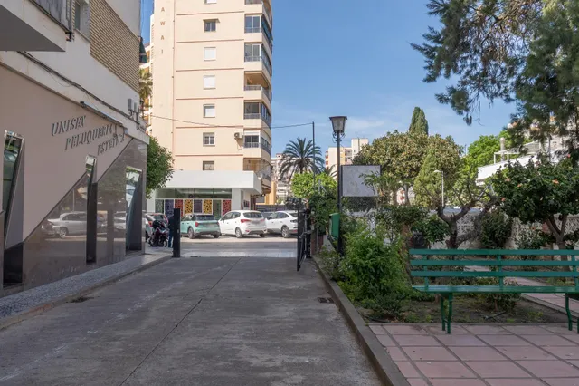 PISAZO EN TORRE DEL MAR — 47