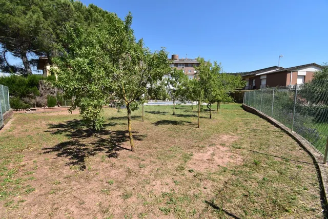 ¡Construye el hogar de tus sueños en Artés! Terreno urbano d