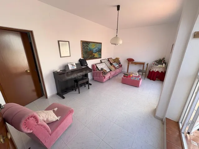 Amplia Casa de Tres Plantas en el Corazón de Morón de la Frontera — 23