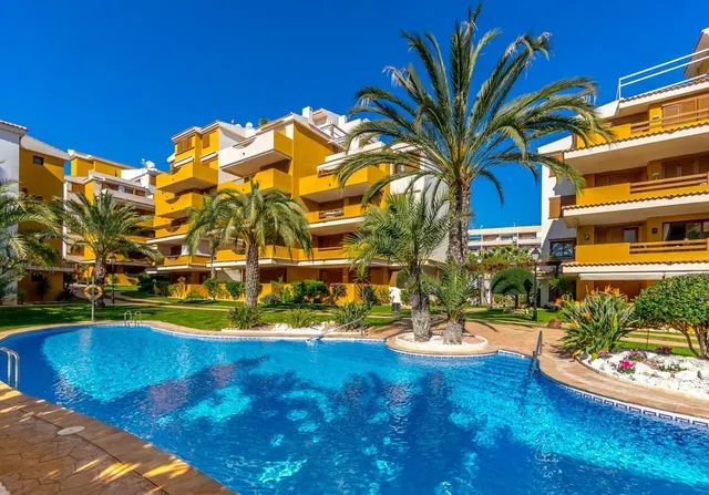 Apartamento  en Tercera planta vistas abiertas en Punta Prima — 24