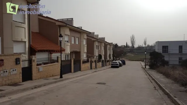 Solar en Sarracin de Burgos, 600 metros. superficie parcela, orientación sur. — 8