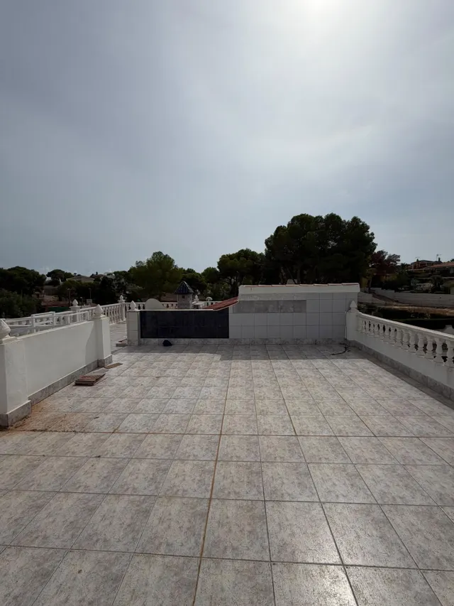 GRAN CHALET EN LOS BALCONES TORREVIEJA: 4 HAB, 2 BAÑO — 31