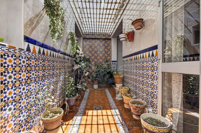 Amplia vivienda en planta baja con gran potencial, ideal par