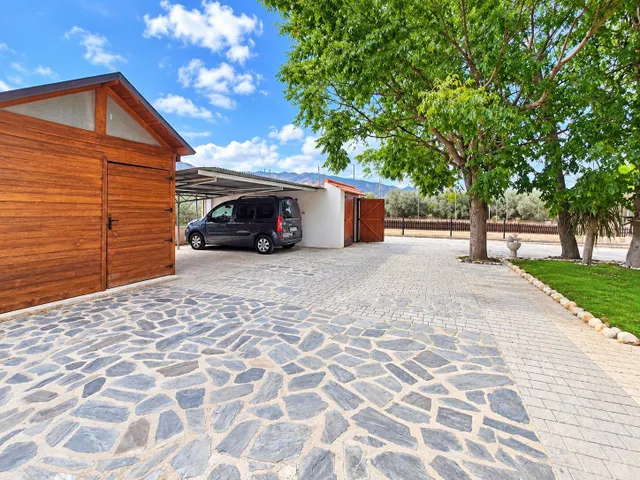 Villa con piscina y parcela de 14.000 m2 en Orihuela — 3
