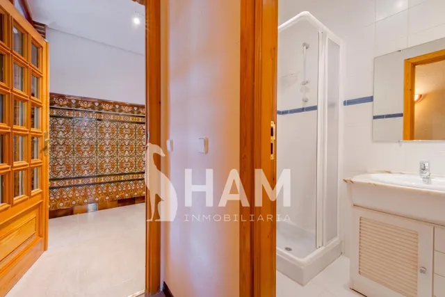 Casa en una planta con pabellón de invitados, piscina y garaje – Parcela 1.180 m2 — 20