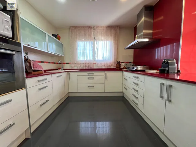 ESPECTACULAR CASA CON PISCINA — 14