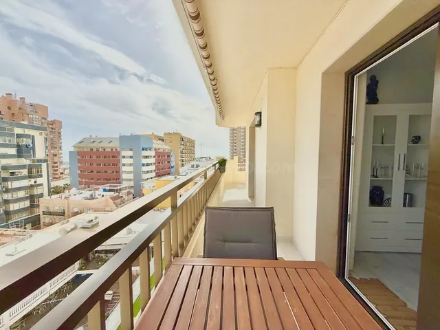 Apartamento de 2 dormitorios con terraza, piscina y garaje privado en las rampas, Fuengirola — 2
