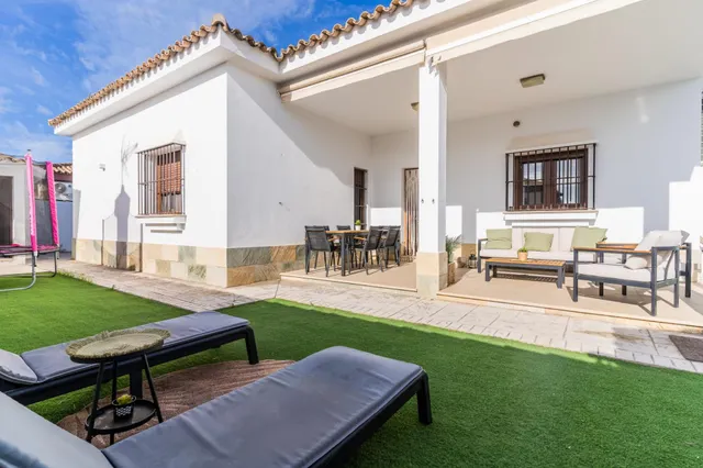 ESPECTACULAR CHALET EN CHICLANA — 42
