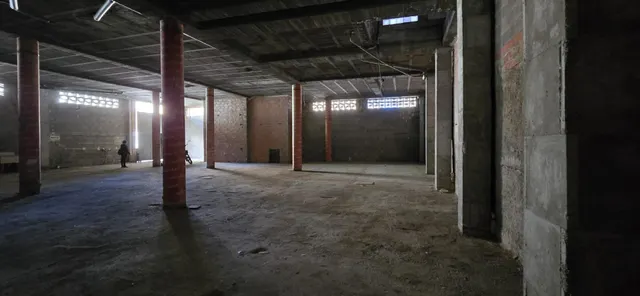 Local comercial en alquiler en Casinos. — 6