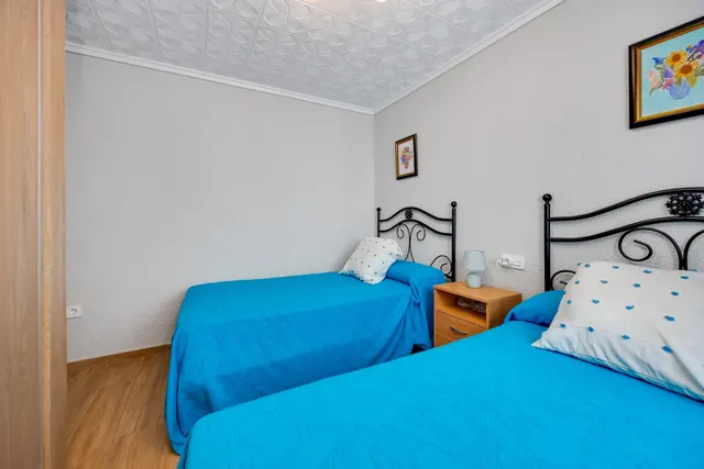 Apartamento reformado de 3 dormitorios y 2 baños a escasos 75 metros de la playa del acequión — 20