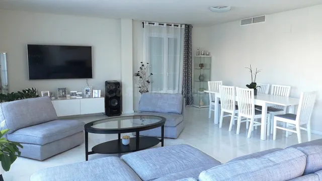 SE VENDE VILLA DE LUJO CON PISCINA PROPIA EN ZONA DE SIERRA  - foto 2