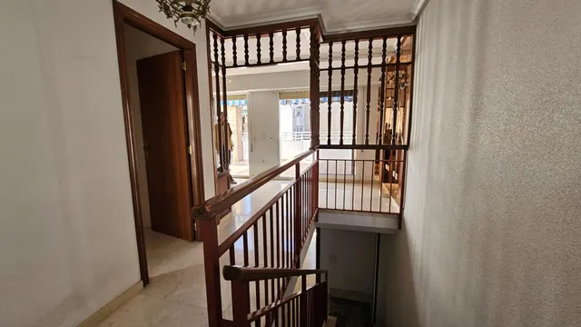Se Vende Casa de Tres Plantas con garaje doble y trastero. — 28