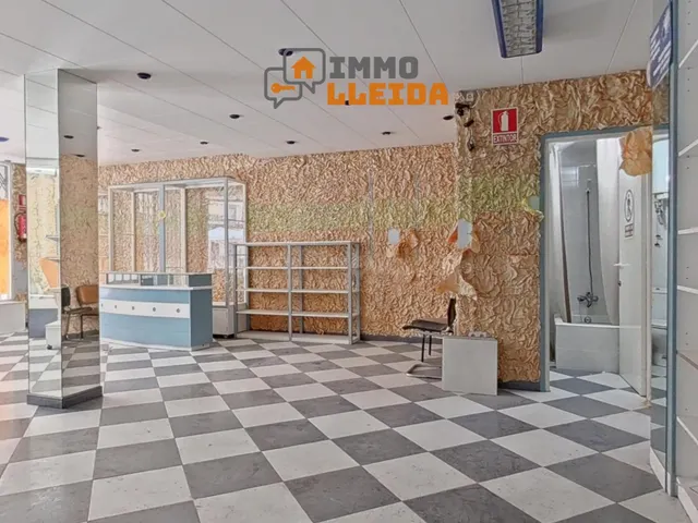 Local comercial con doble acceso en el centro de Balaguer - foto 2