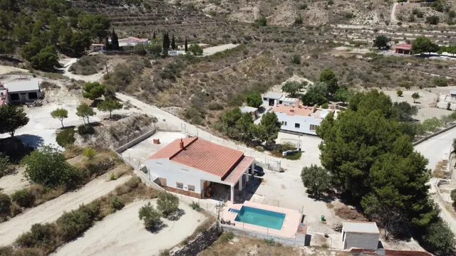 Casa de campo 4 habitaciones 150m² en venta - Comunidad vale