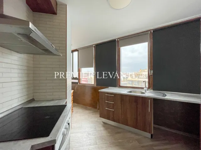 Vivienda en Centro, 4 hab y 2 baños, reformada, con ascensor. — 7