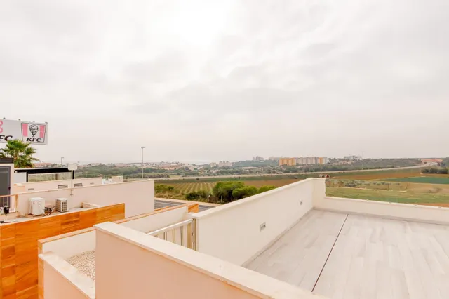 VILLA DE 3 DORMITORIOS Y 3 BAÑOS CON PISCINA EN LOMAS DE CABO ROIG, ORIHUELA COSTA — 41