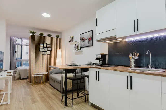 Apartamento reformado y a estrenar con salida directa a Pase de Las Canteras - listo para entrar a vivir — 13
