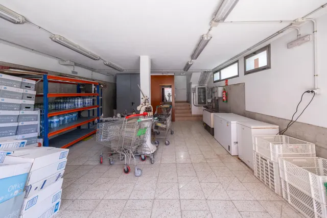 VENTA DE EDIFICIO CONDICIONADA A LA ADQUISICIÓN DE LA PANADERÍA + VIVIENDA + NAVE — 13