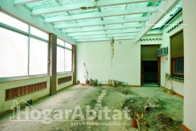 ¡EXCLUSIVA CASA EN EL CENTRO CON GRAN POTENCIAL PARA REFORMA - foto 5
