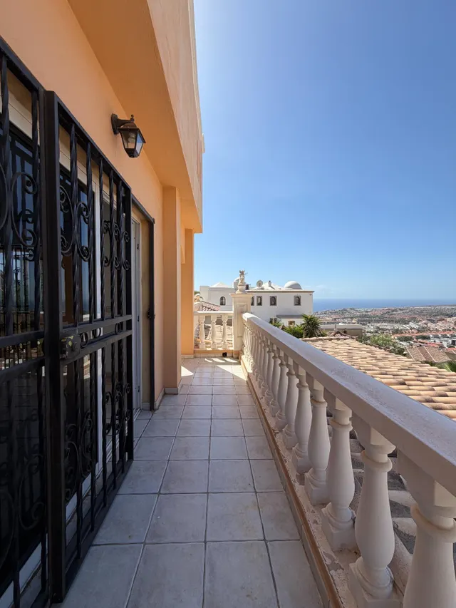 Villa con carácter, piscina privada y vistas al mar en Costa Adeje — 46