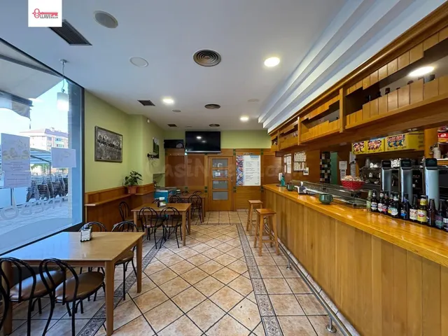 Se vende Bar Restaurante completamente acondicionado y en fu - foto 4