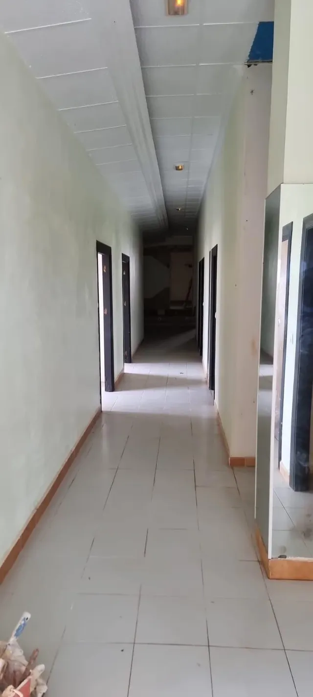Edificio con piscina — 20