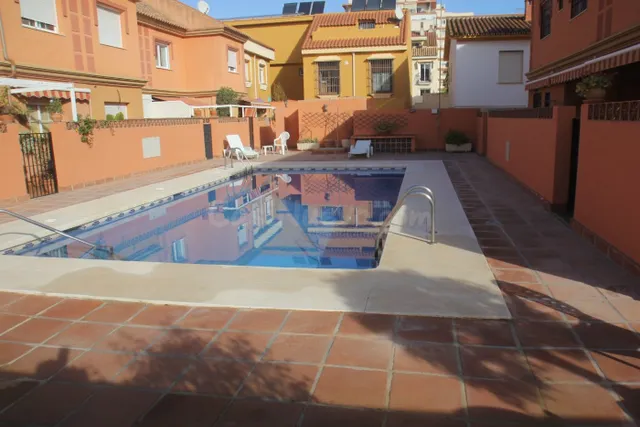 se vende casa adosada en el centro a tan solo 150 metros de 