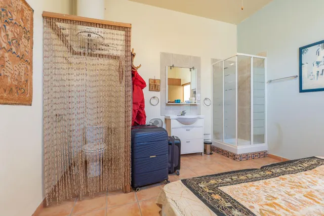 Casa en Riumar con parcela de 600 m2, piscina, garaje, jardín y parking para dos coches — 26