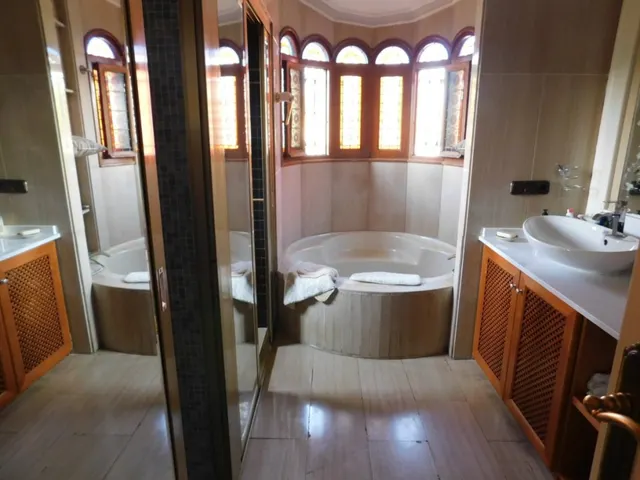 Venta - villa de lujo - Torrevieja - 6 dormitorios - 5 baños - 328 m2 - parcela 1066 m2 - piscina - garaje — 32