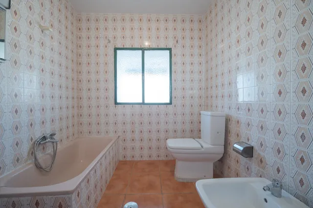 GRAN PARCELA CON VIVIENDA UNIFAMILIAR, 3 APARTAMENTOS, PISCINA Y VISTAS PANORÁMICAS EN PADUL (GRANADA) — 1.430 m2 DE TERRENO — 27