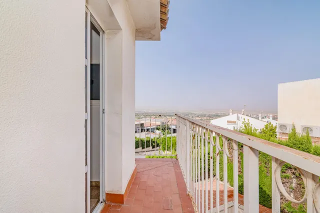 Chalet independiente en esquina en una zona muy buena de Huétor Vega — 32