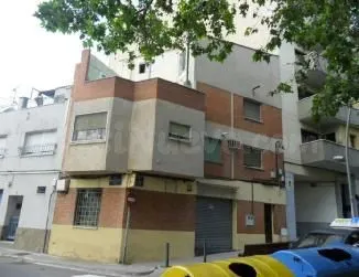 Se vende Casa Adosada OKUPADA en Vint-I-Dos De Juliol 75 Ter