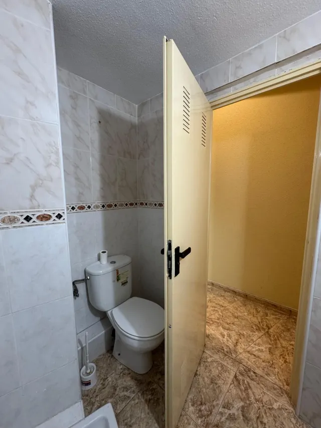 Local de 180 m2 en Barrio Peral. — 15