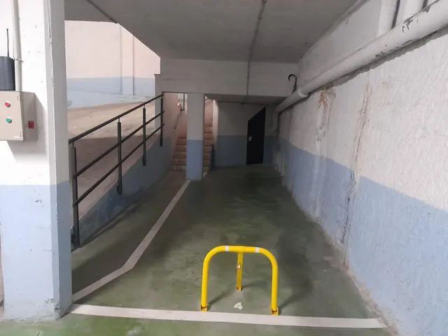 Gran plaza de parking con trastero en la Eixample de Mataró — 2
