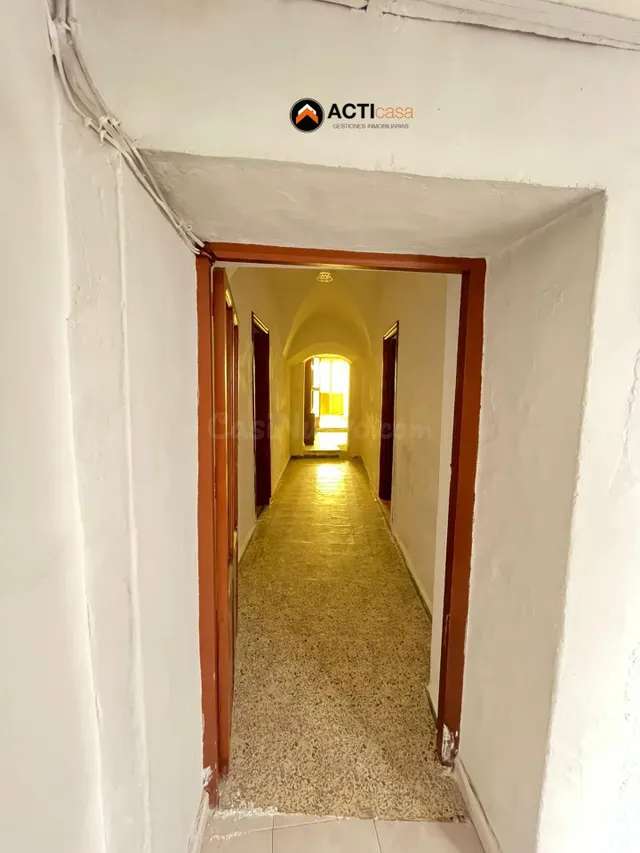 ¡PISO BAJO EN VENTA EN LA PARTE ANTIGUA DE CÁCERES! - foto 3
