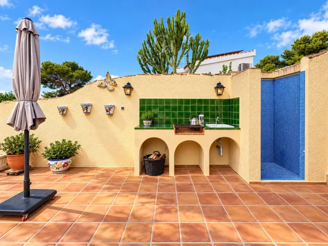 Villa mediterranea · vistas al mar y doble parcela en javea — 16