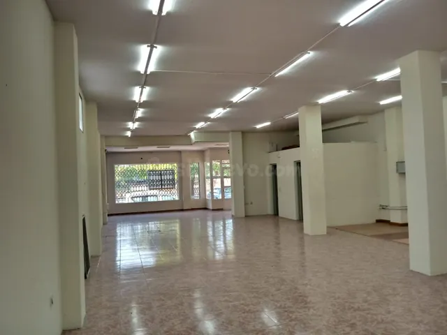Estupendo local en el centro del pueblo — 2