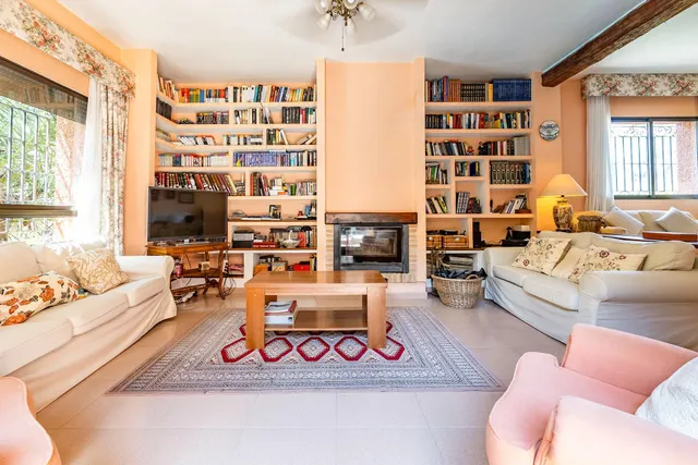 CHALET EN LOS DOLORES — 30