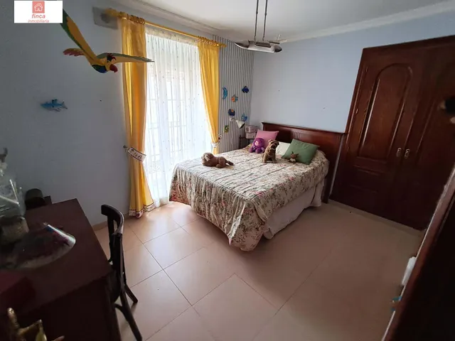 Se vende vivienda doble en Montijo, zona centro, plaza santa clara, a tres calles, con garaje y piscina — 26