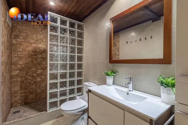 Chalet independiente con pozo propio y placas solares — 23