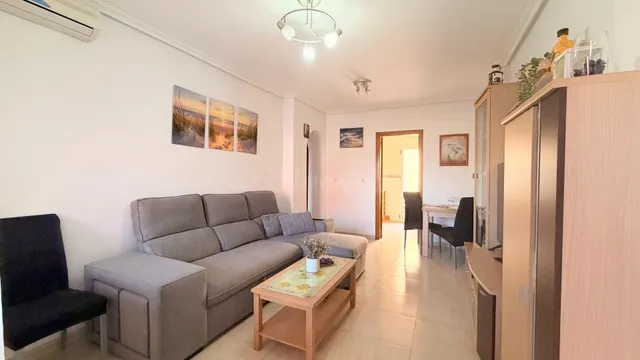 Bungalow en planta baja con jardín y piscina comunitaria en  - foto 3