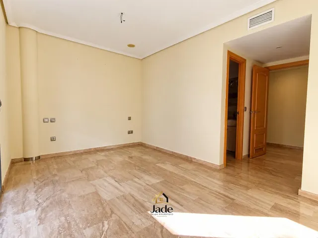 AMPLIO PISO SIN AMUEBLAR EN PLENO CENTRO – 3 DORMITORIOS Y 2 BAÑOS — 12
