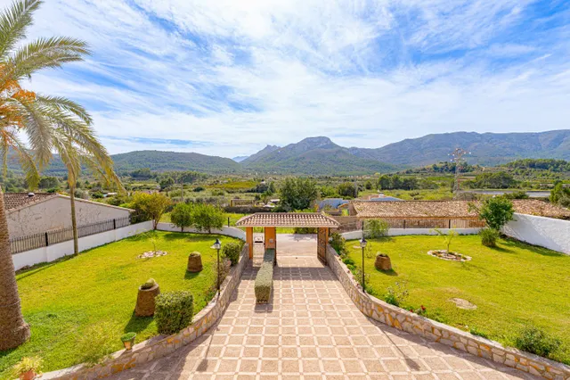 Villa mediterránea con vistas al valle a la venta en el centro de Alcalalí — 9