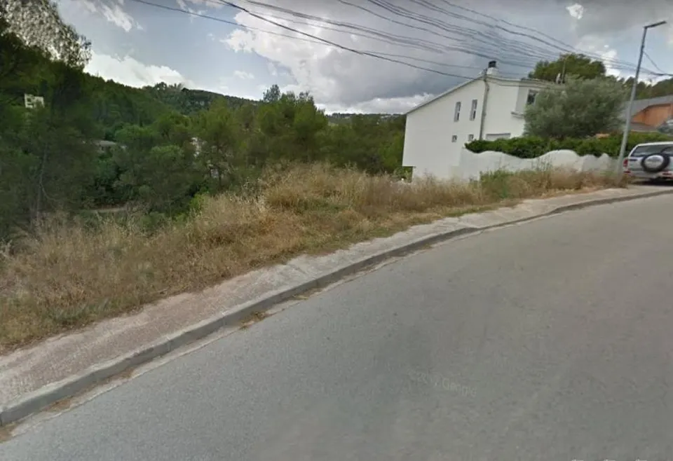 PARCELA CON PLANOS EN ZONA CAN LLOPARD - CORBERA DEL LLOBREGAT (BARCELONA)