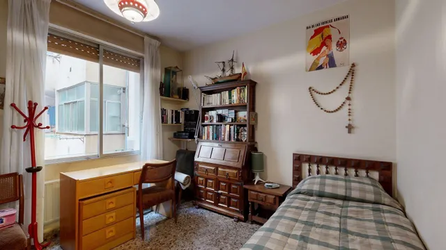 Amplia Vivienda en Avenida César Augusto con Garaje — 16