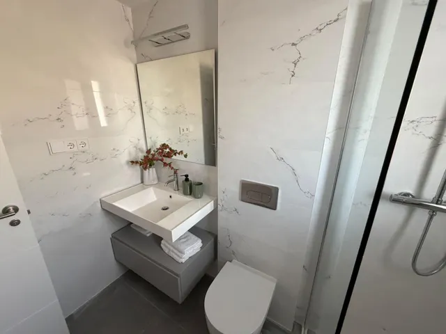 Cuenta con zonas comunes pensadas para el disfrute y la relajación: piscina para adultos, gastrojardín, un gimnasio completo y un spa con sauna. — 14