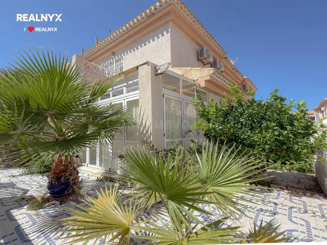 La Zenia! Exclusivo chalet pareado con amplios espacios + 2 