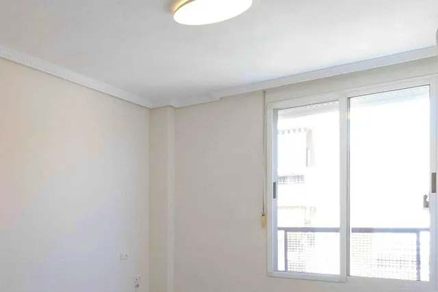 Amplia vivienda de 4 dormitorios con garaje, trastero y metro a pocos minutos — 21