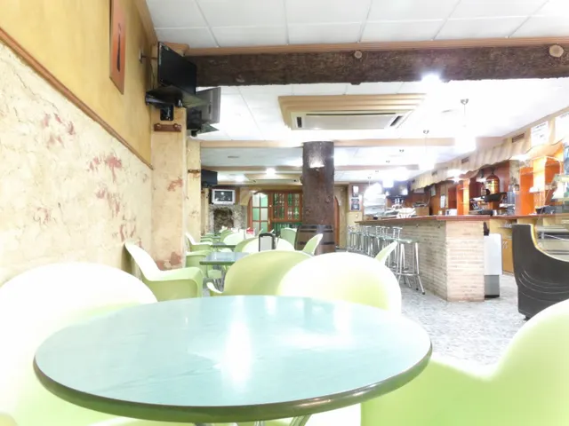 ¿LO TUYO ES LA HOSTELERÍA..?, ESTE ES TU LOCAL - POSIBILIDAD DE OPCIÓN COMPRA — 17