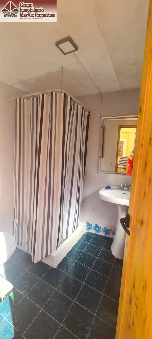 Amplia Casa Reformada en Sella con Piscina y Chimenea — 8
